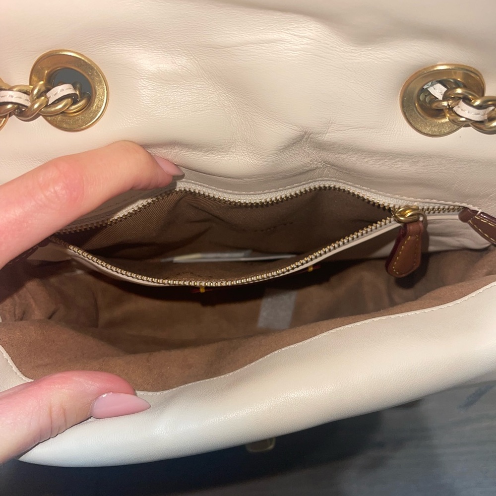 Madison Quilted Pillow Leather Shoulder Bag - Picture 4 of 6